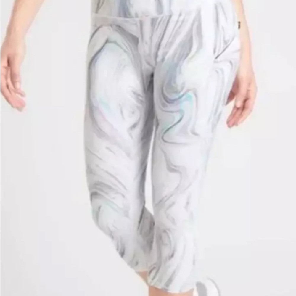 Athleta Contender Opal Capri Leggings Women's Size Med Tight Pockets Drawstring